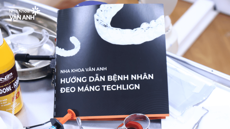 niềng răng trong suốt techlign