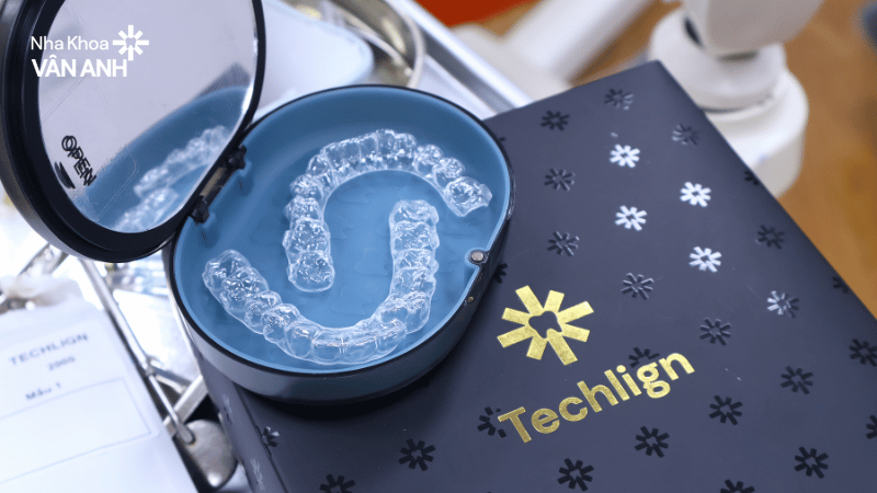 niềng răng trong suốt techlign