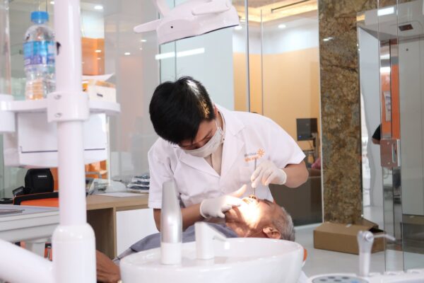trồng răng implant hưng yên